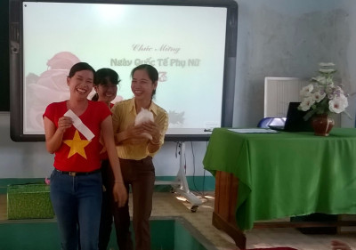 Họp mặt ngày quốc tế phụ nữ 8/3/2016