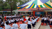 Nghi lễ đón học sinh